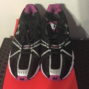 Under Armour Shoes 9.5 women