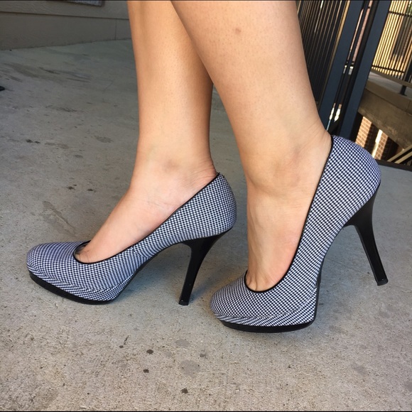 Shoes - NWOT RARE Houndstooth Heels!✔️💁🏻