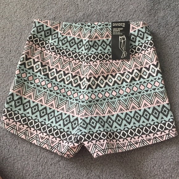 tribal pattern shorts - Picture 2 of 2