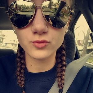 Meet your Posher, Brenna