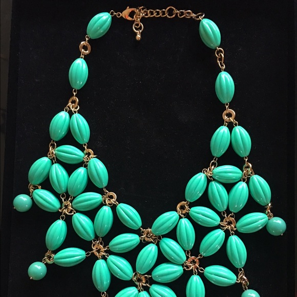 Beautiful beaded statement necklace - Picture 2 of 3