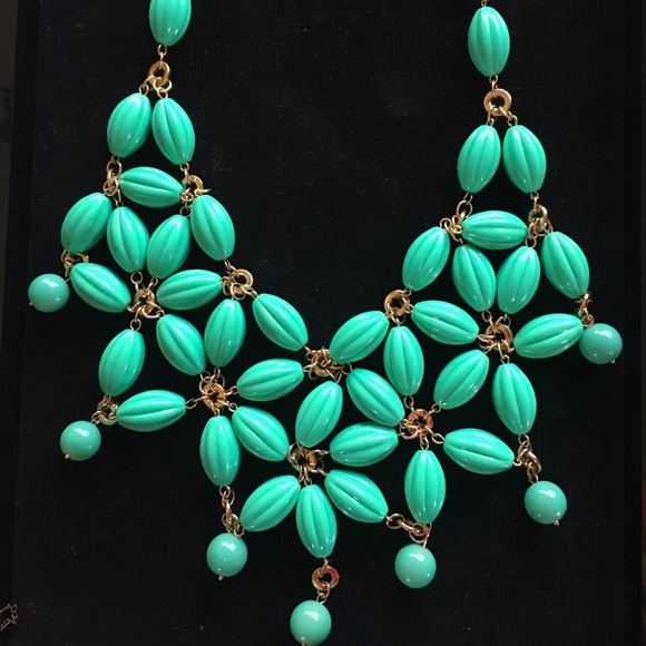 Beautiful beaded statement necklace - Picture 3 of 3