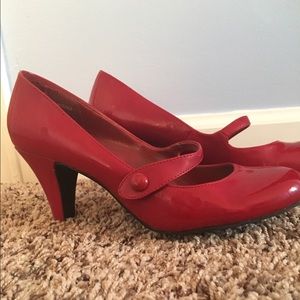 Red patent Mary Janes | size 8.5 | EUC