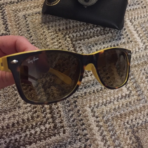 **sold** Ray-Ban wayfarers - Picture 3 of 4