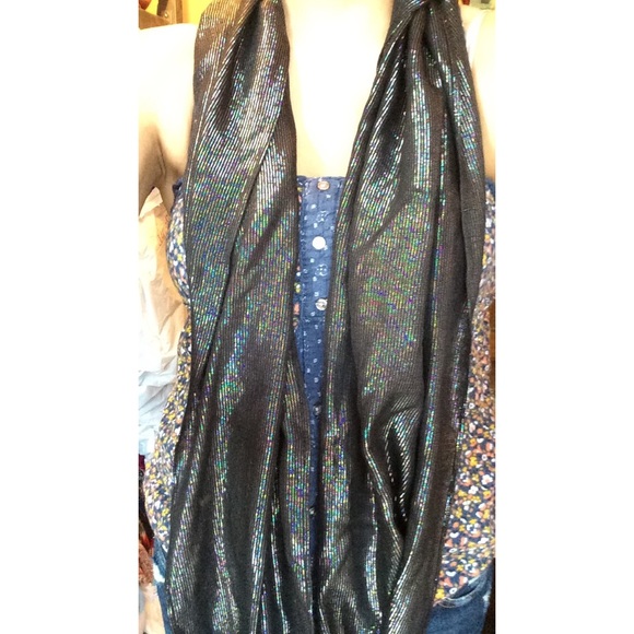 🚫SOLD 🚫✨glitzy scarf✨
