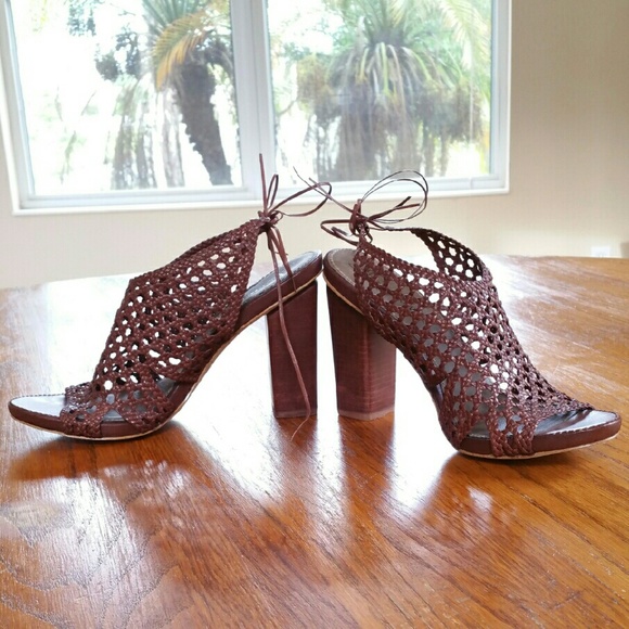 B. Makowsky Leather Woven Lace Ups - Picture 2 of 4