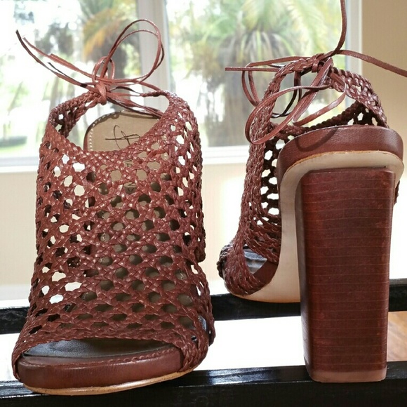 B. Makowsky Leather Woven Lace Ups - Picture 3 of 4
