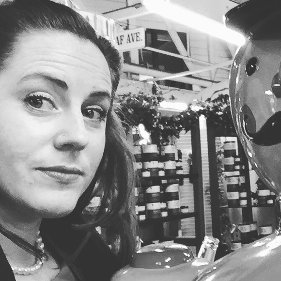 Meet your Posher, Caitlin