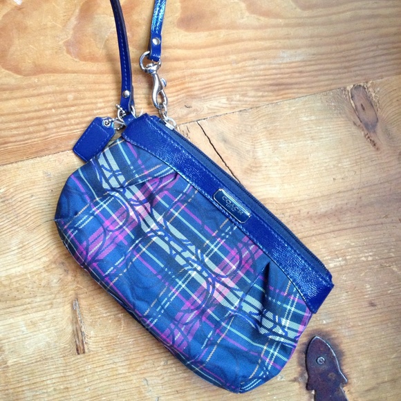 Coach wristlet - Picture 1 of 3