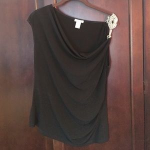 Cache one shoulder top