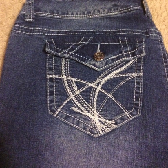 Ariya Jean Capris in Excellent Condition