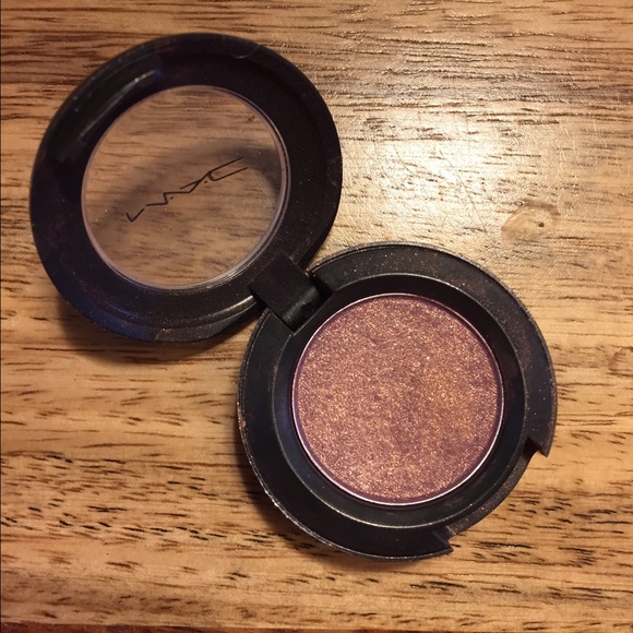 MAC eyeshadow - TRAX