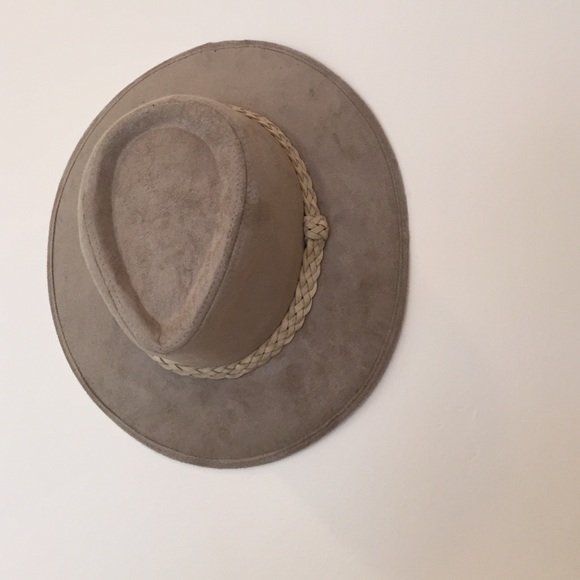 tan hat