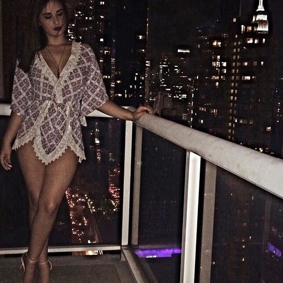 💕 beautiful romper 💕 - Picture 1 of 2