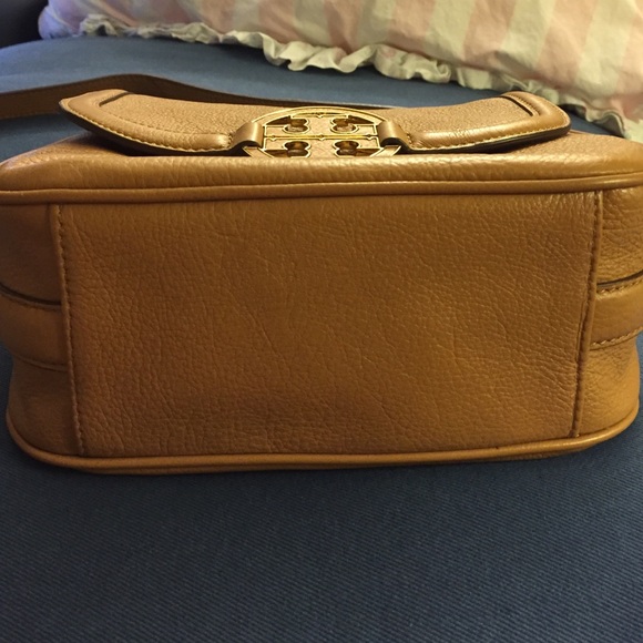 Tory Burch Bags - Tory Burch Amanda Round Cross Body Bag Tory Burch Bags - Tory Burch Amanda Round Cross Body Bag