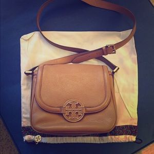 Tory Burch Bags - Tory Burch Amanda Round Cross Body Bag Tory Burch Bags - Tory Burch Amanda Round Cross Body Bag