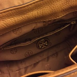 Tory Burch Bags - Tory Burch Amanda Round Cross Body Bag Tory Burch Bags - Tory Burch Amanda Round Cross Body Bag