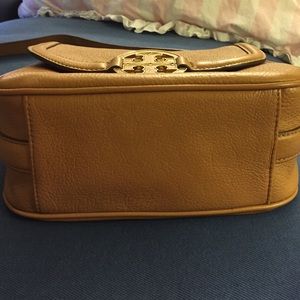 Tory Burch Bags - Tory Burch Amanda Round Cross Body Bag Tory Burch Bags - Tory Burch Amanda Round Cross Body Bag