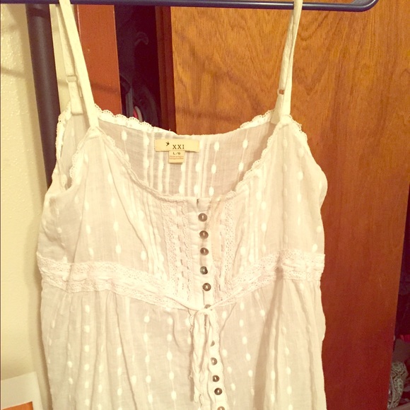 Lovely white tank for sale!