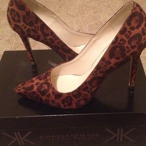 Leopard pumps