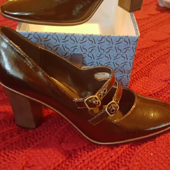 Shoes - Picture 2 of 4