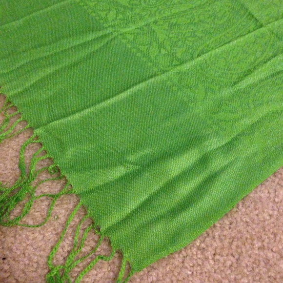 Green Pashmina-like Scarf / Wrap - Picture 1 of 4