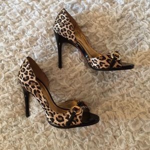 Carlos Santa Cheetah print heels