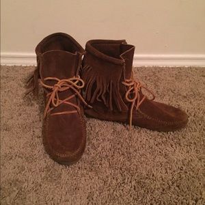 Minnetonka fringe boots