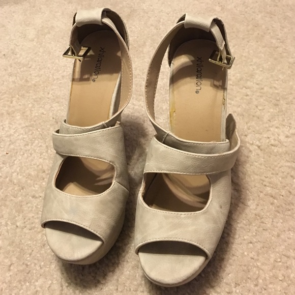 Nude wedges