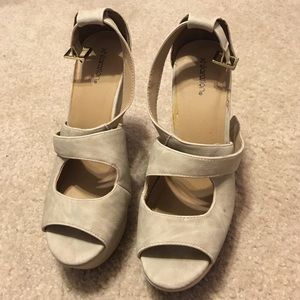 Nude wedges