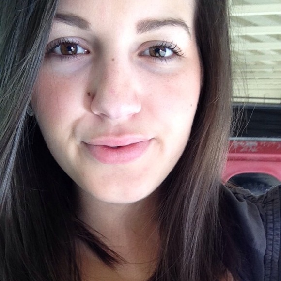 Meet your posher, Megan - Picture 2 of 2
