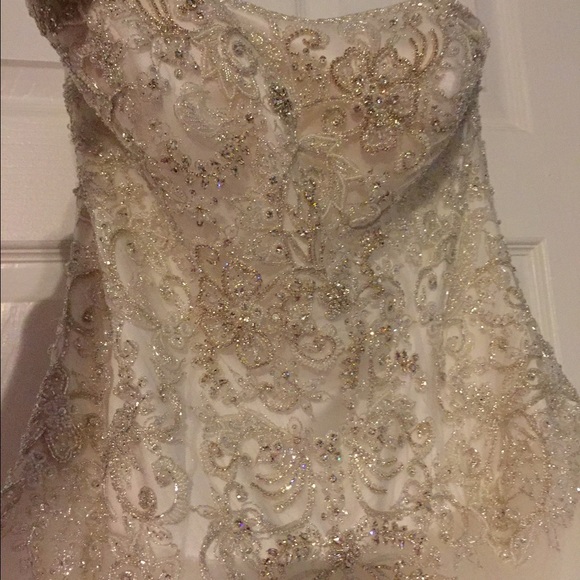 Brand new, unused wedding gown! - Picture 2 of 3