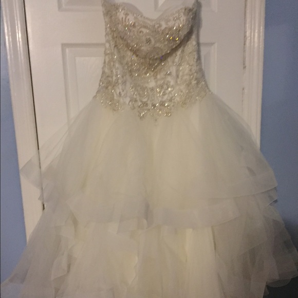 Brand new, unused wedding gown! - Picture 3 of 3