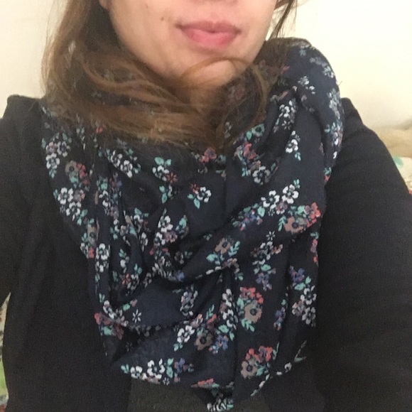 🍁9️⃣🍁 Blue Floral Sheer Infinity Scarf - Picture 1 of 4