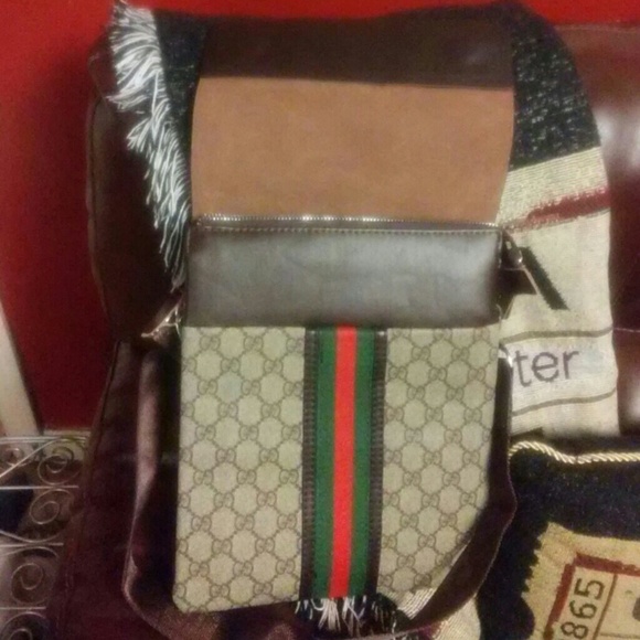 GUGGI CROSS BODY PURSE