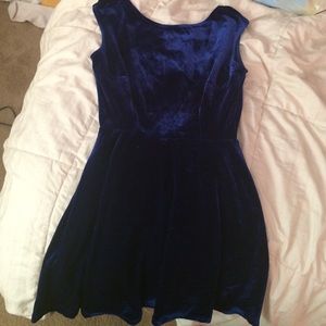Tobi velvet backless dress