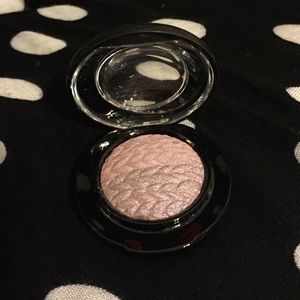 LE MAC Mineralize Eyeshadow Leap