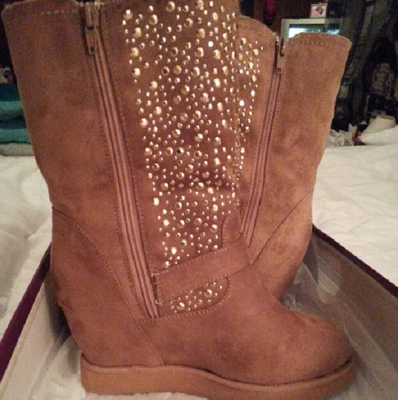 New brown boots(price lowered)again