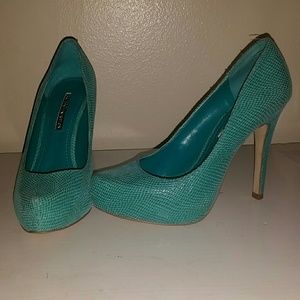 BCBG Generation teal pumps size 6