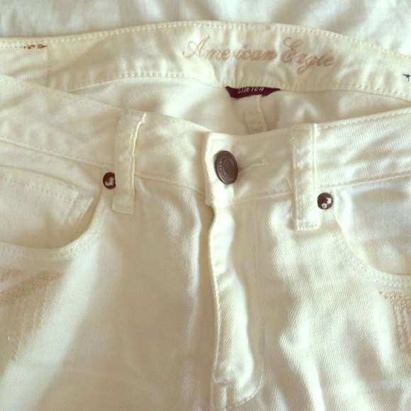 Mid-Rise Embroidered Skinnies