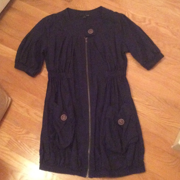 Cute navy blue zip up short sleeved top/jacket