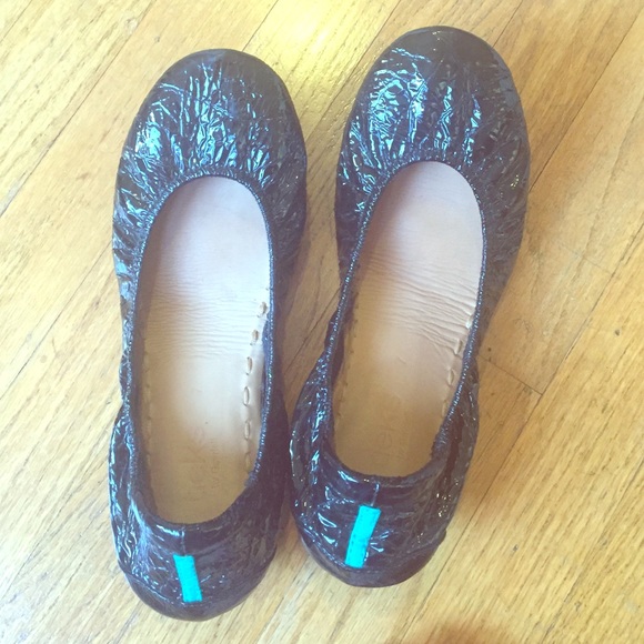 Tikes size 7 black patent leather