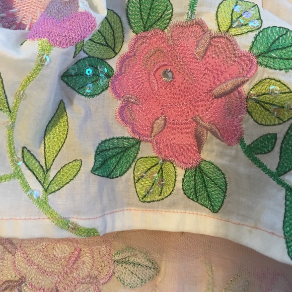 Miss Me Sweet Skirt with Floral Embroidery (M) - Picture 3 of 8