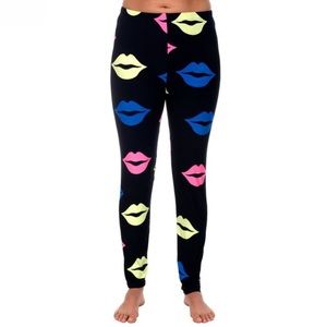 Women's Leggings
Ankle Length Lips Pattern