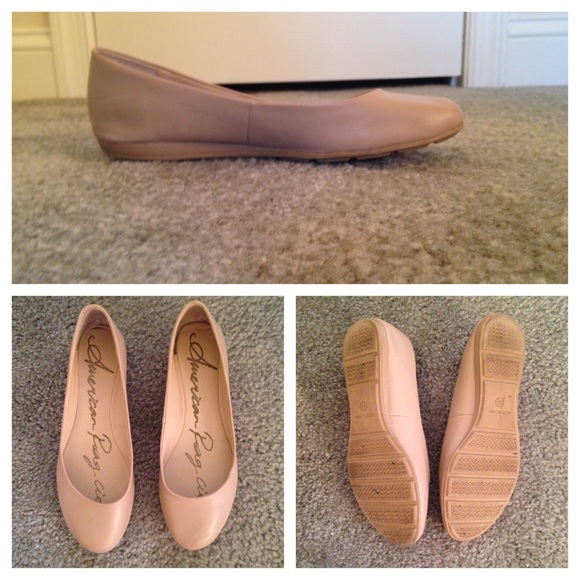Women beige flats