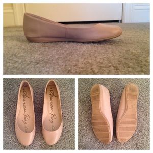 Women beige flats