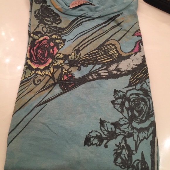 SOLD -Beautiful soft tee!