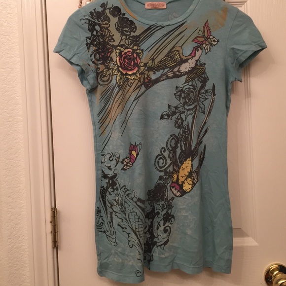 SOLD -Beautiful soft tee! - Picture 2 of 4