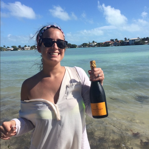 Meet the Posher, Jennifer ❤️ - Picture 2 of 3