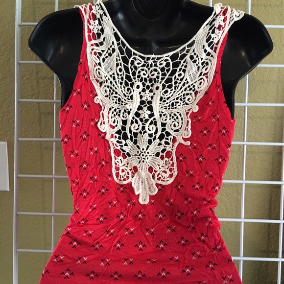 Red tank - Picture 2 of 3